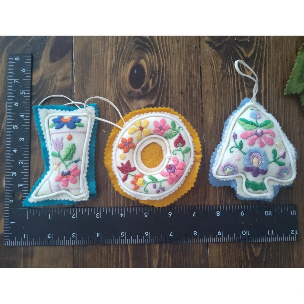 Vintage Stuffed Felt Embroidered Ornaments Folk Art Colorful Cat Heart Star 16